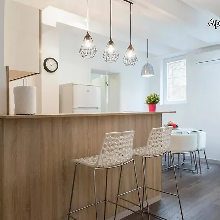 Apartament Holliday Lux *